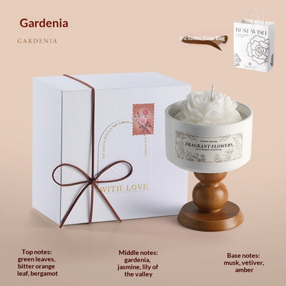 Detailed scent notes for Gardenia: Top notes: green leaves, bitter orange leaf, bergamot; Middle notes: gardenia, jamine, lily of the valley; Base notes: musk, vetiver, amber