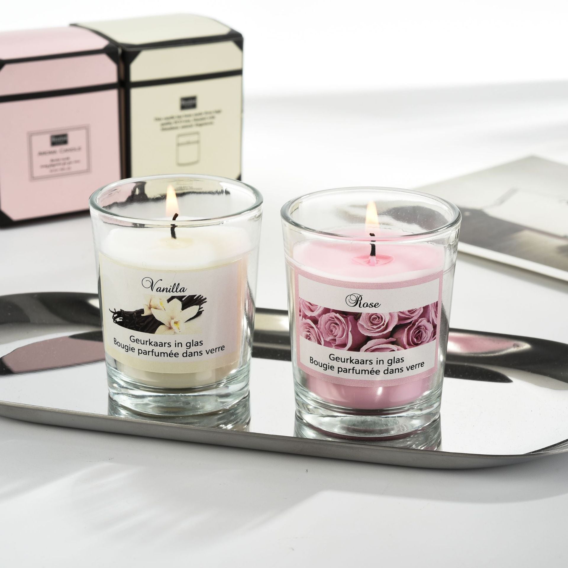 Delphy scented plant fragrance candle in clear glass jars.